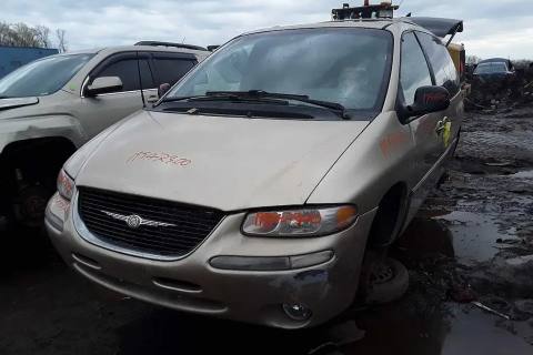Photo of 2000 Chrysler Town & Country