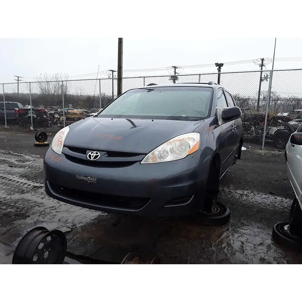 Photo of 2008 Toyota Sienna