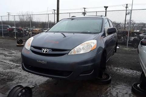 Photo of 2008 Toyota Sienna