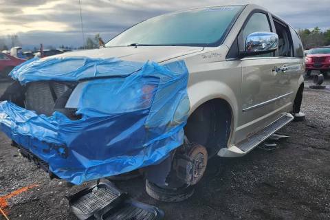 Photo of 2010 Chrysler Town & Country