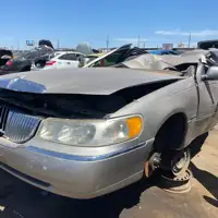 Photo of 2000 Ford Lincoln & Town Car