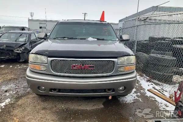 Photo of 2003 GMC Yukon Denali