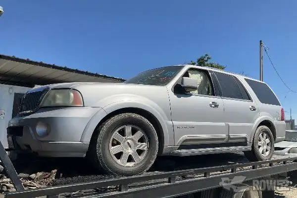 Photo of 2003 Lincoln Navigator
