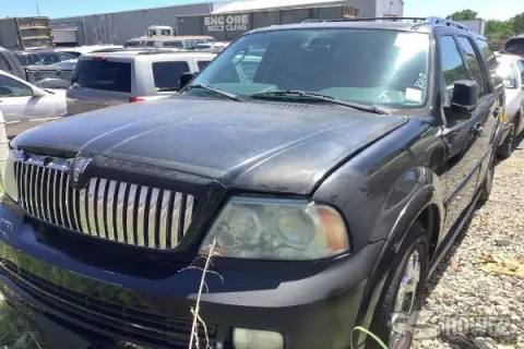 Photo of 2005 Lincoln Navigator