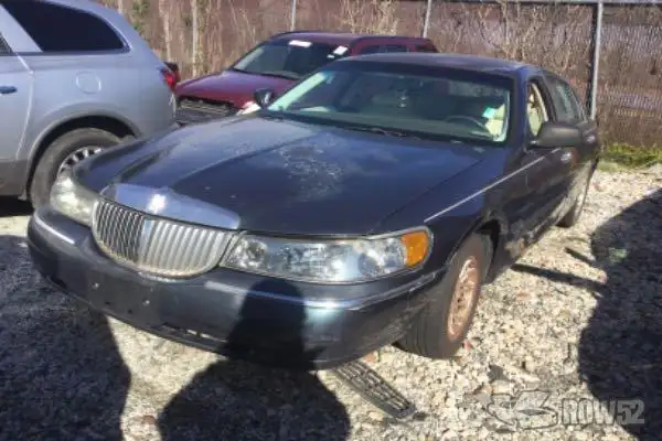 Photo of 1998 Lincoln Town Car