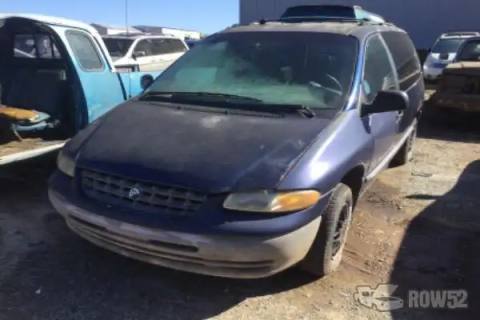 Photo of 2000 Chrysler Voyager