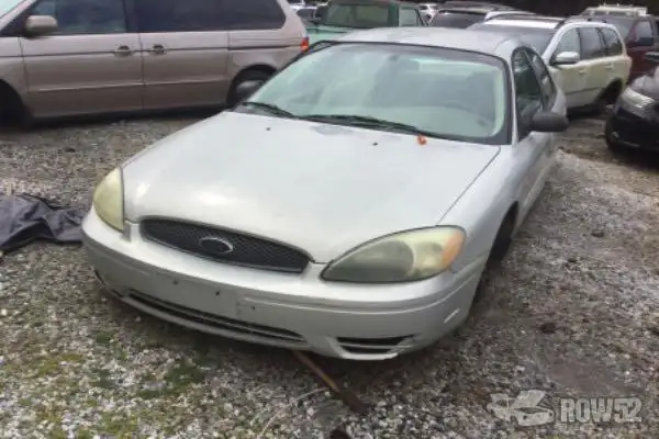 Photo of 2005 Ford Taurus