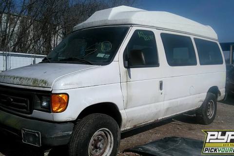 Photo of 2004 Ford E-250