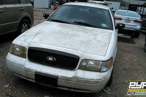 Photo of 2008 Ford Crown Victoria