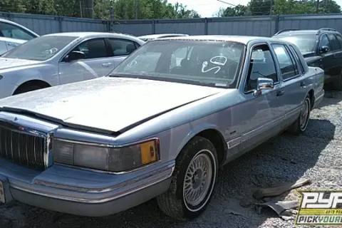 Photo of 1992 Lincoln Town Car