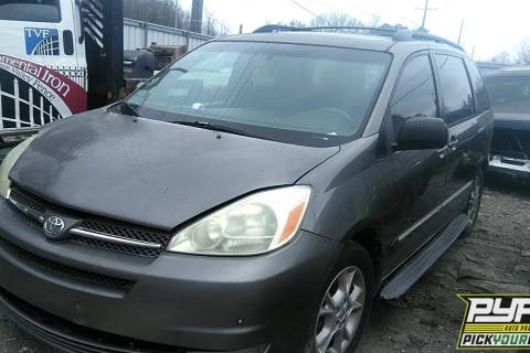 Photo of 2004 Toyota Sienna