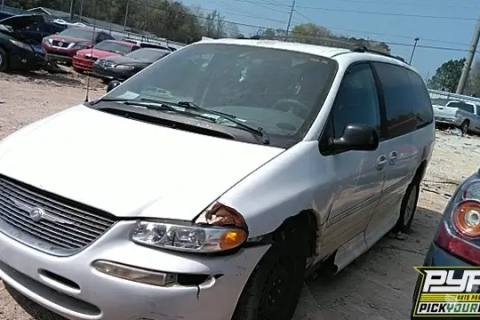 Photo of 1999 Chrysler Town & Country
