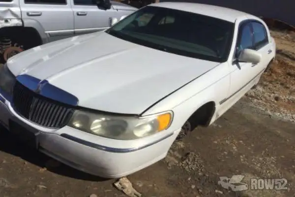 Photo of 2000 Lincoln Town Car