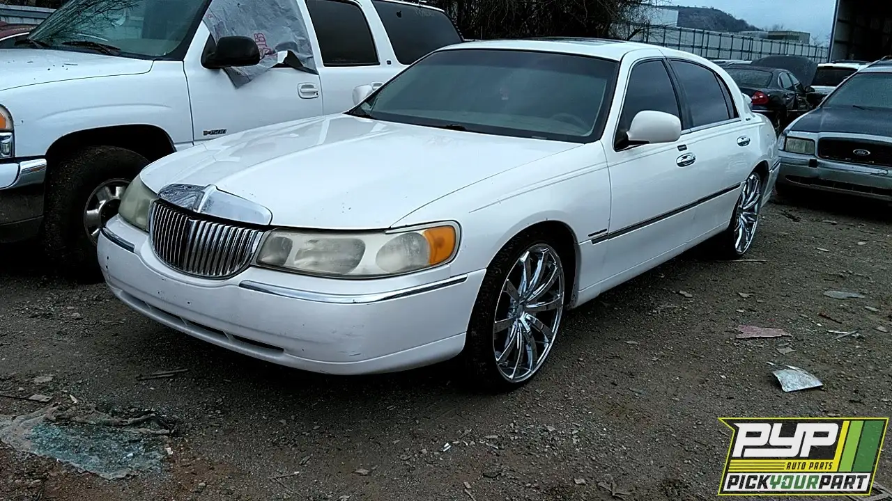 Photo of 2000 Lincoln Town Car