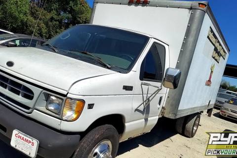 Photo of 2002 Ford E-350 Super Duty