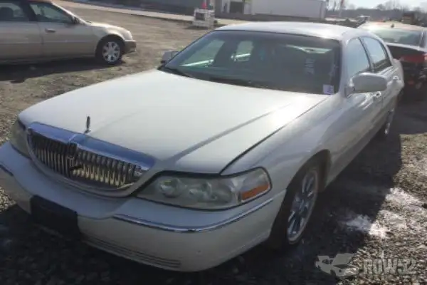 Photo of 2004 Lincoln Town Car