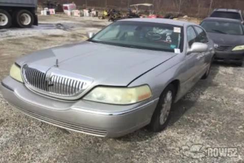 Photo of 2003 Lincoln Town Car