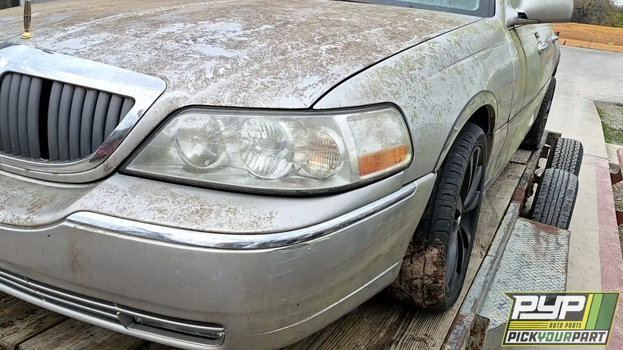Photo of 2003 Lincoln Town Car