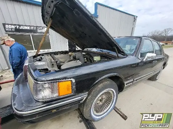 Photo of 1992 Lincoln Town Car