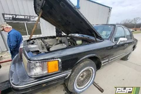 Photo of 1992 Lincoln Town Car