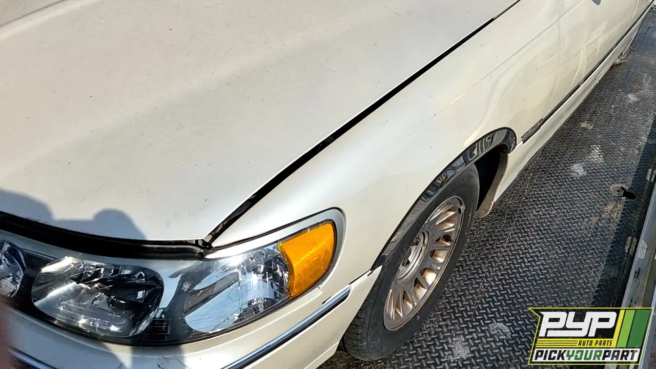 Photo of 2001 Lincoln Town Car