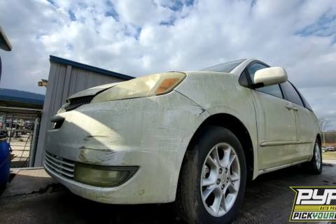Photo of 2004 Toyota Sienna