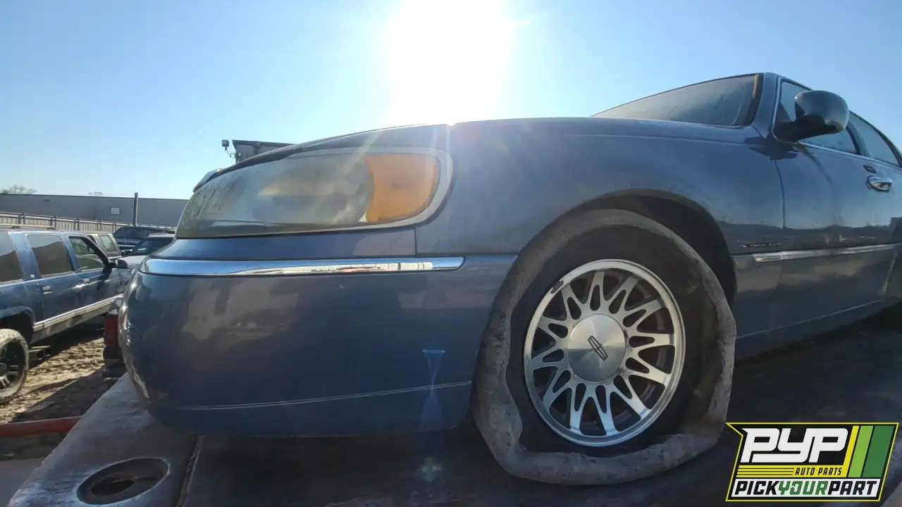 Photo of 2000 Lincoln Town Car