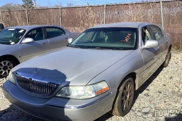 Photo of 2011 Lincoln Town Car