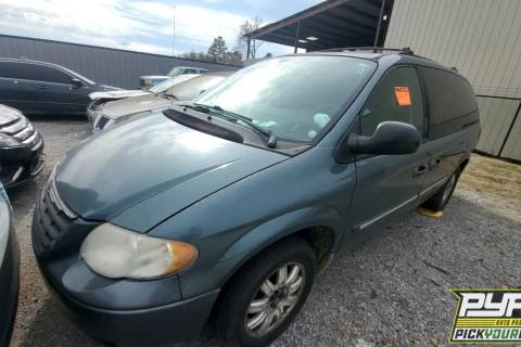 Photo of 2005 Chrysler Town & Country