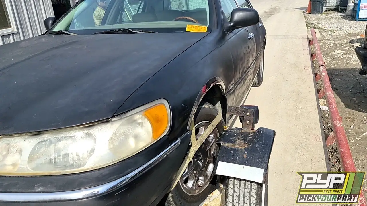 Photo of 2001 Lincoln Town Car