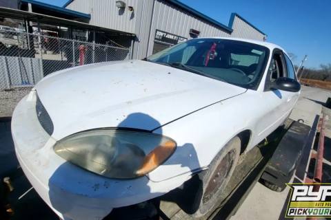 Photo of 2004 Ford Taurus