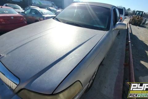 Photo of 2006 Lincoln Town Car