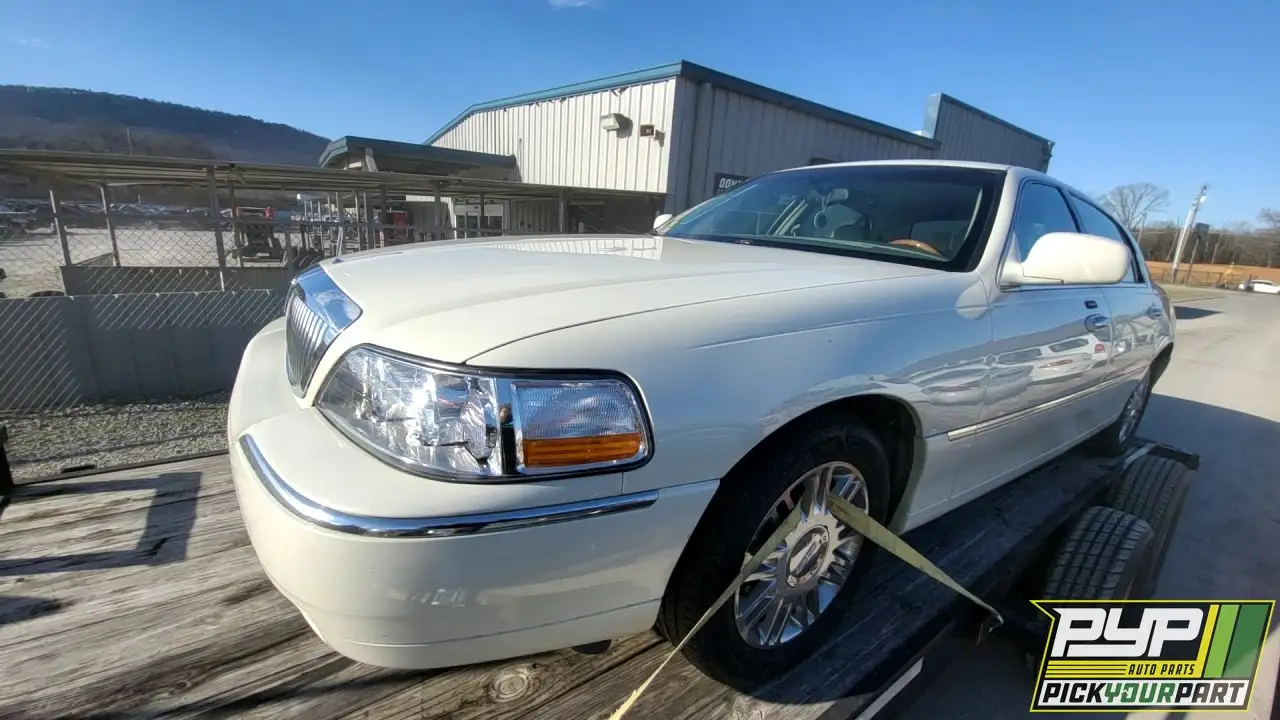 Photo of 2004 Lincoln Town Car