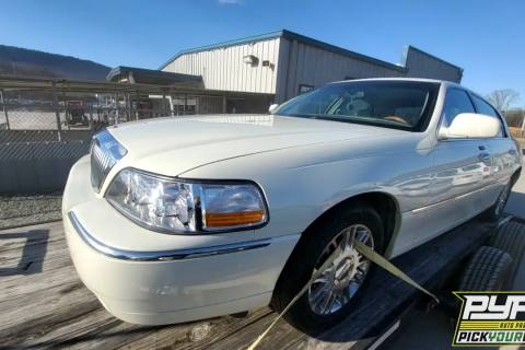 Photo of 2004 Lincoln Town Car