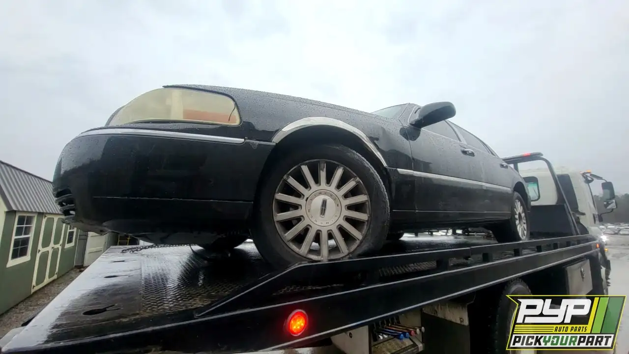 Photo of 2003 Lincoln Town Car
