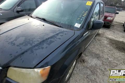 Photo of 2014 Chrysler Town & Country