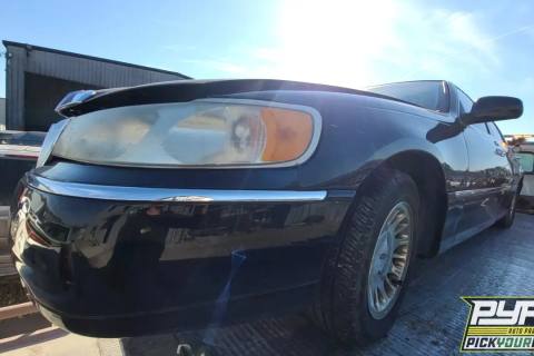 Photo of 2002 Lincoln Town Car