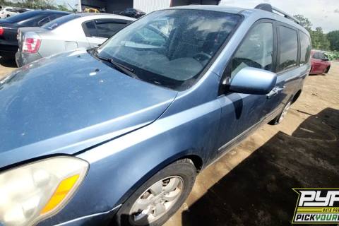 Photo of 2008 Hyundai Entourage