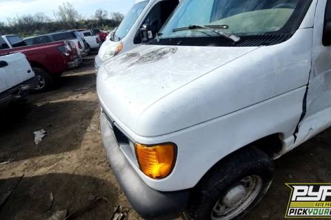 Photo of 2004 Ford E-150