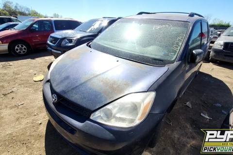 Photo of 2005 Toyota Sienna