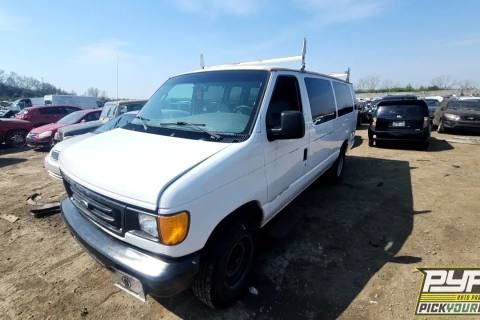 Photo of 2003 Ford E-350 Club Wagon