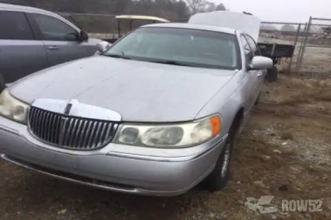 Photo of 2000 Lincoln Town Car