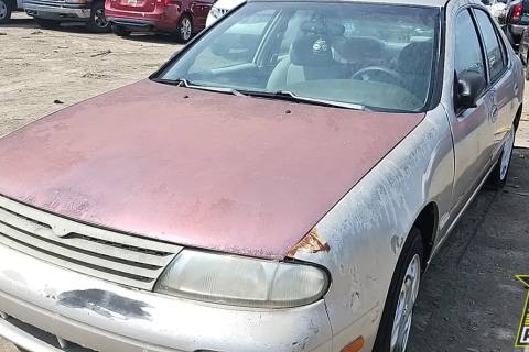 Photo of 1996 Nissan Altima
