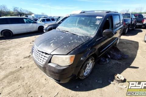 Photo of 2010 Chrysler Town & Country