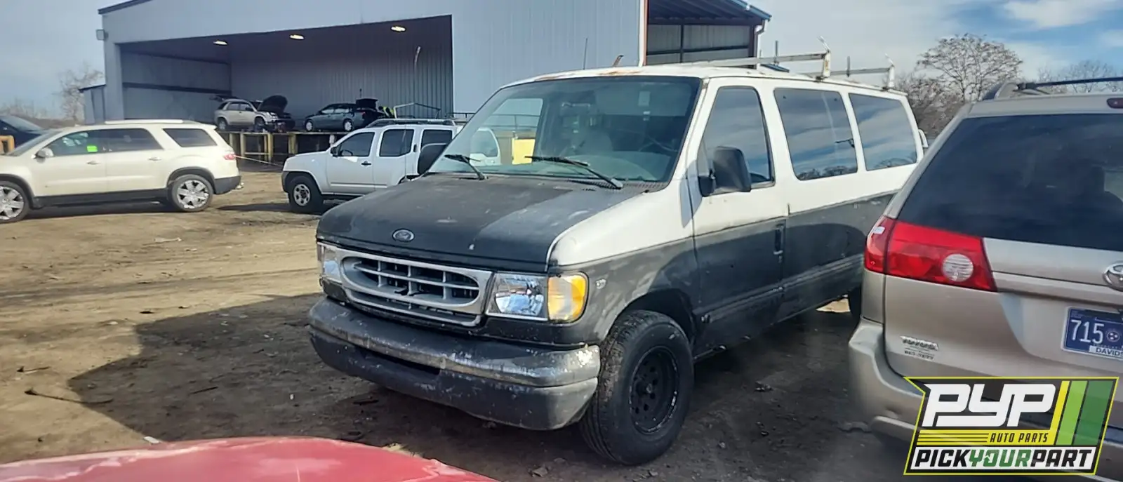 Photo of 1999 Ford E-150 Econoline Club Wagon