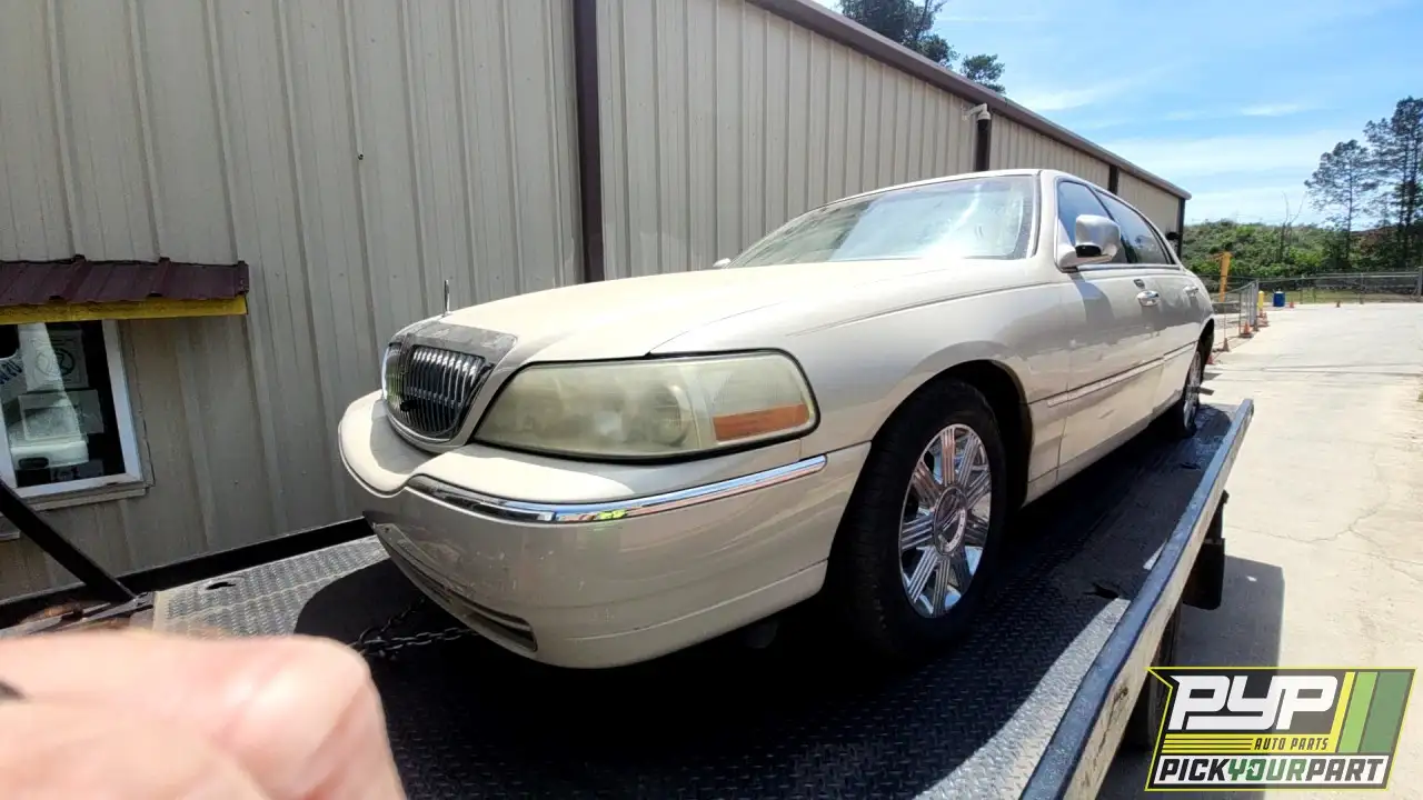 Photo of 2003 Lincoln Town Car