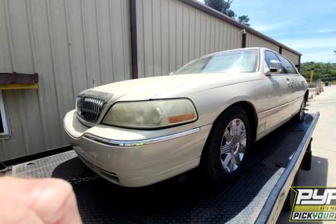 Photo of 2003 Lincoln Town Car