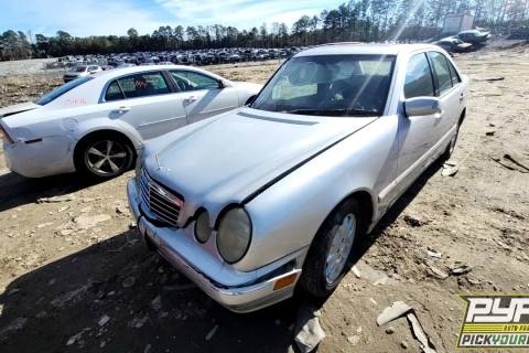 Photo of 2000 Mercedes-Benz E320