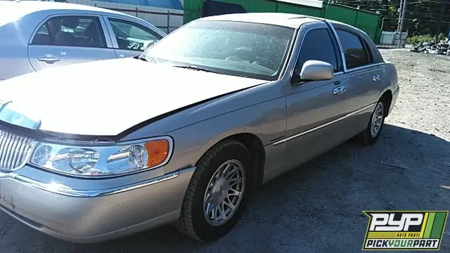 Photo of 1999 Lincoln Town Car