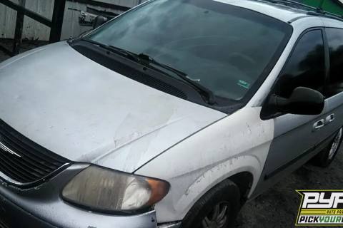Photo of 2005 Chrysler Town & Country